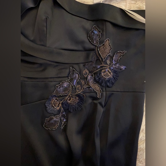 NWT Marchesa Notte Sweetheart Neckline Embroidery Satin Navy Gown - Picture 10 of 17